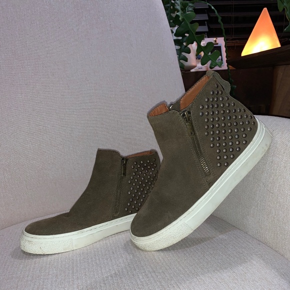 Lucky Brand Ivy Green Suede Hi-Top Moto Sneaker W6 - Picture 1 of 11